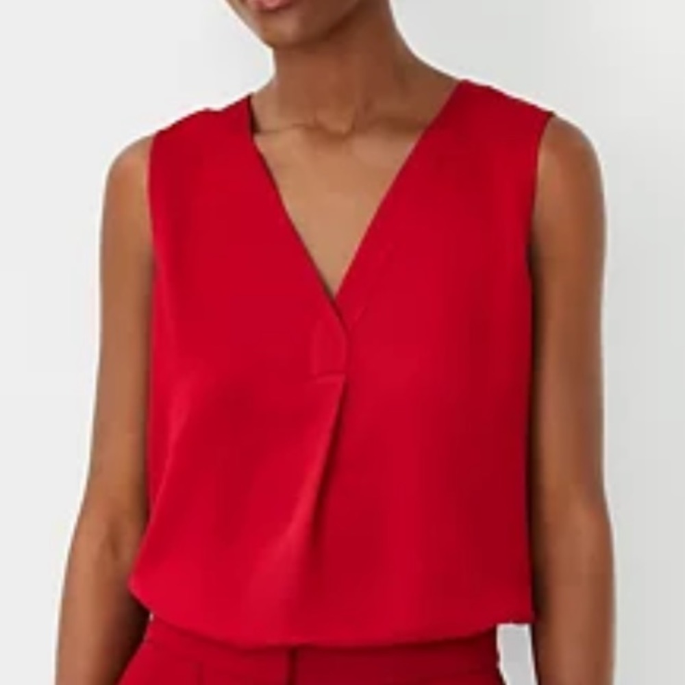 Ann Taylor red shell. Size L. NWOT.